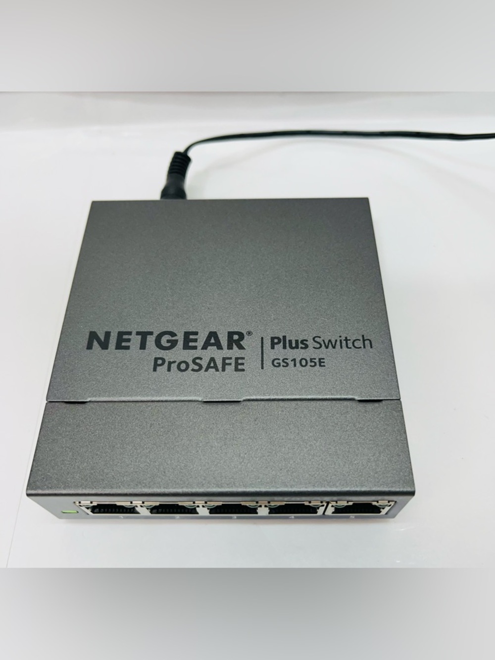 NETGEAR ProSAFE Plus (GS105Ev2) 5-Port Gigabit Easy Use Ethernet Switch